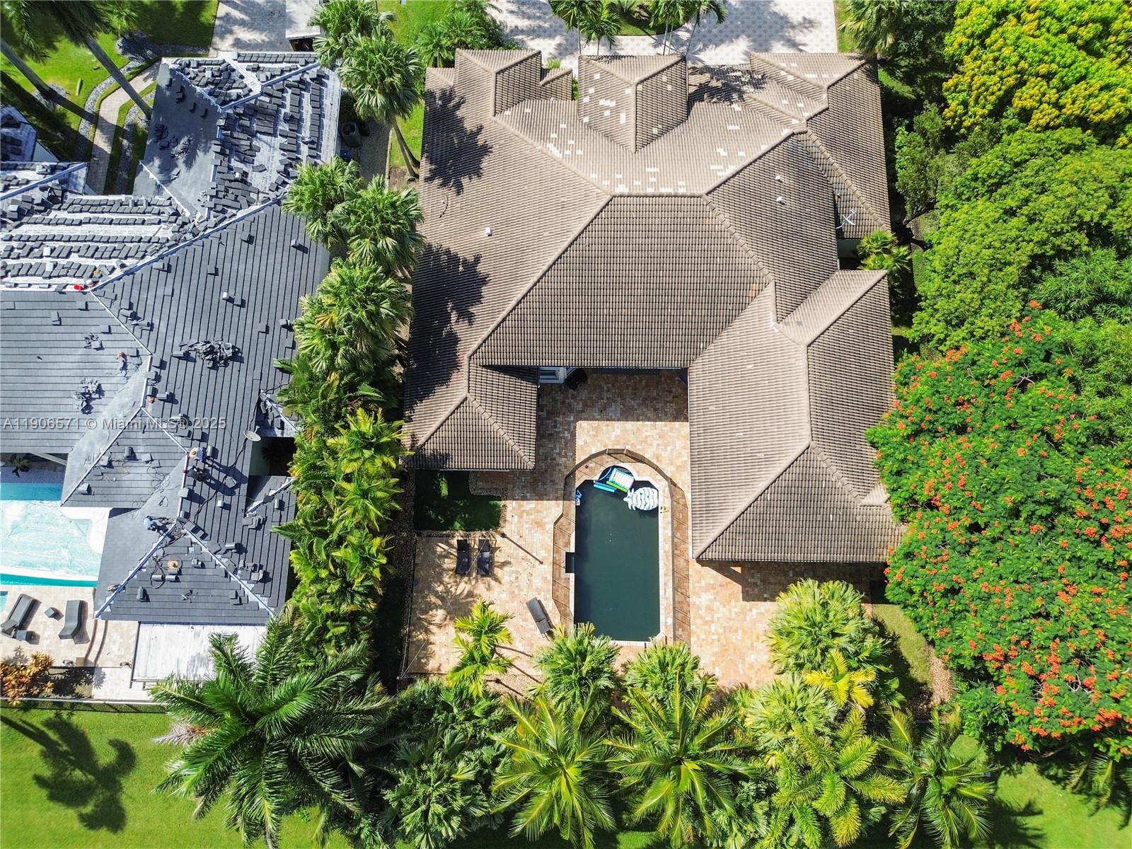 2514 Poinciana Dr Weston, FL 33327