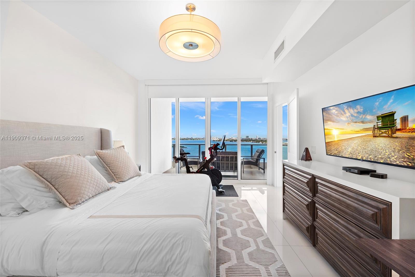 image Paramount Bay14