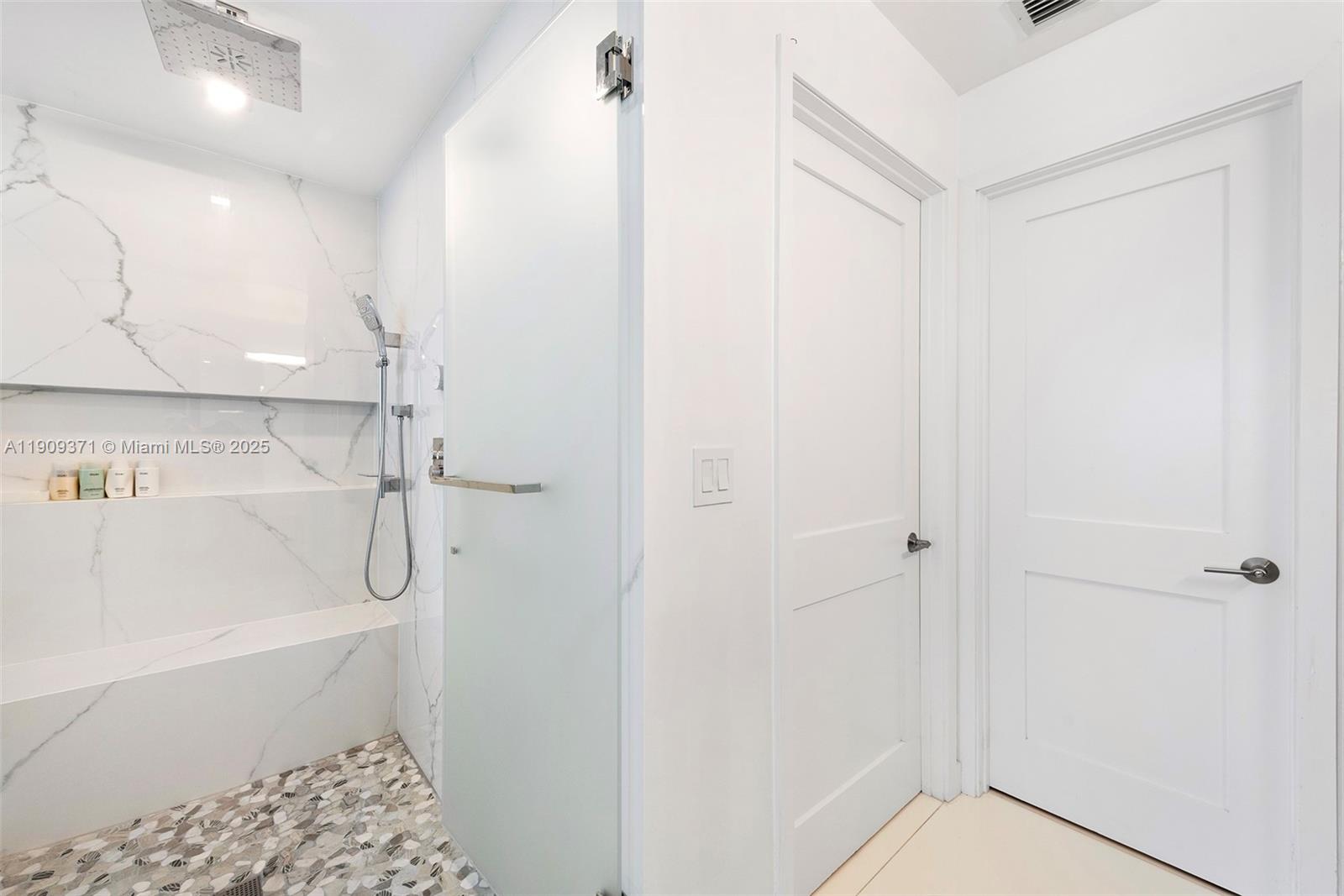 image Paramount Bay17