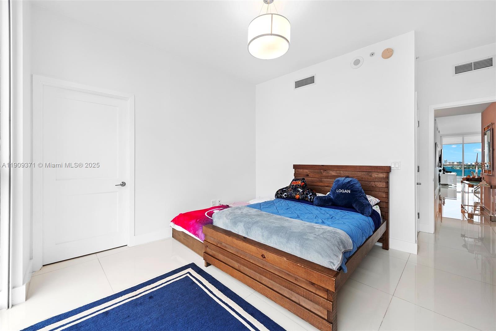 image Paramount Bay21