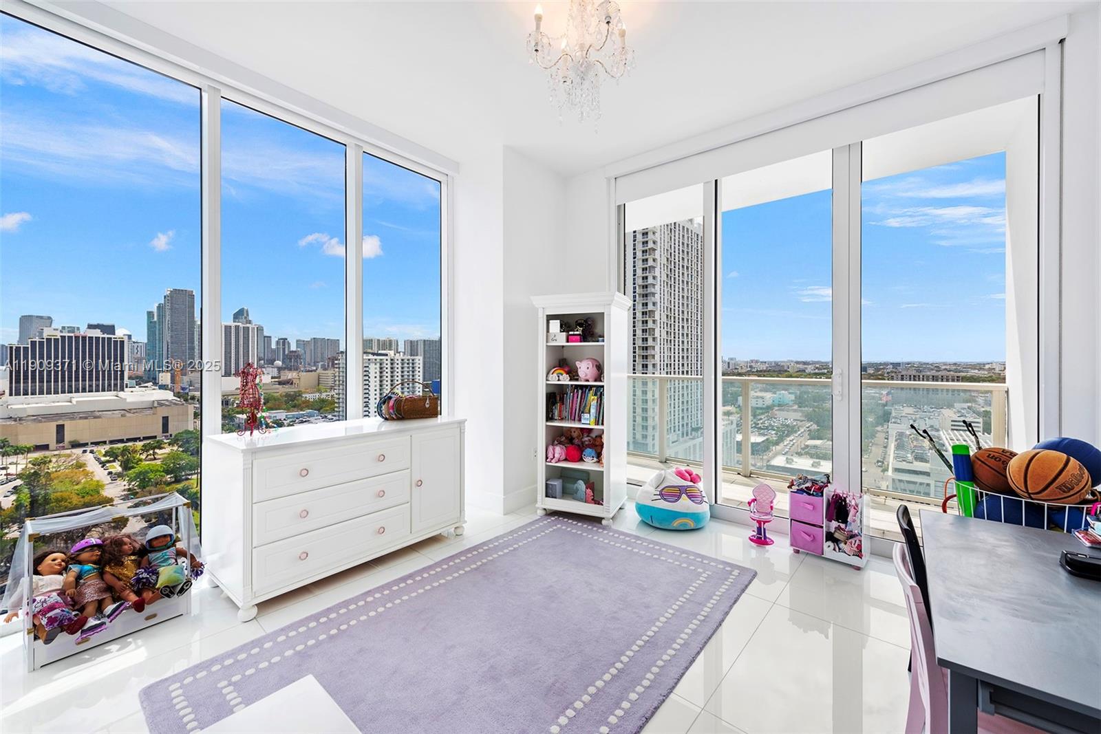 image Paramount Bay23