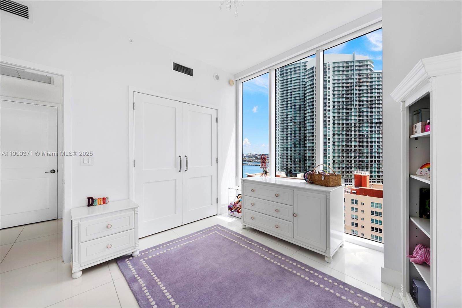 image Paramount Bay24