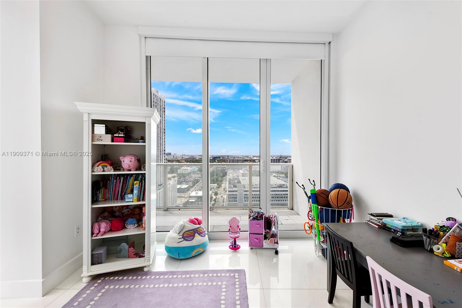 image Paramount Bay25