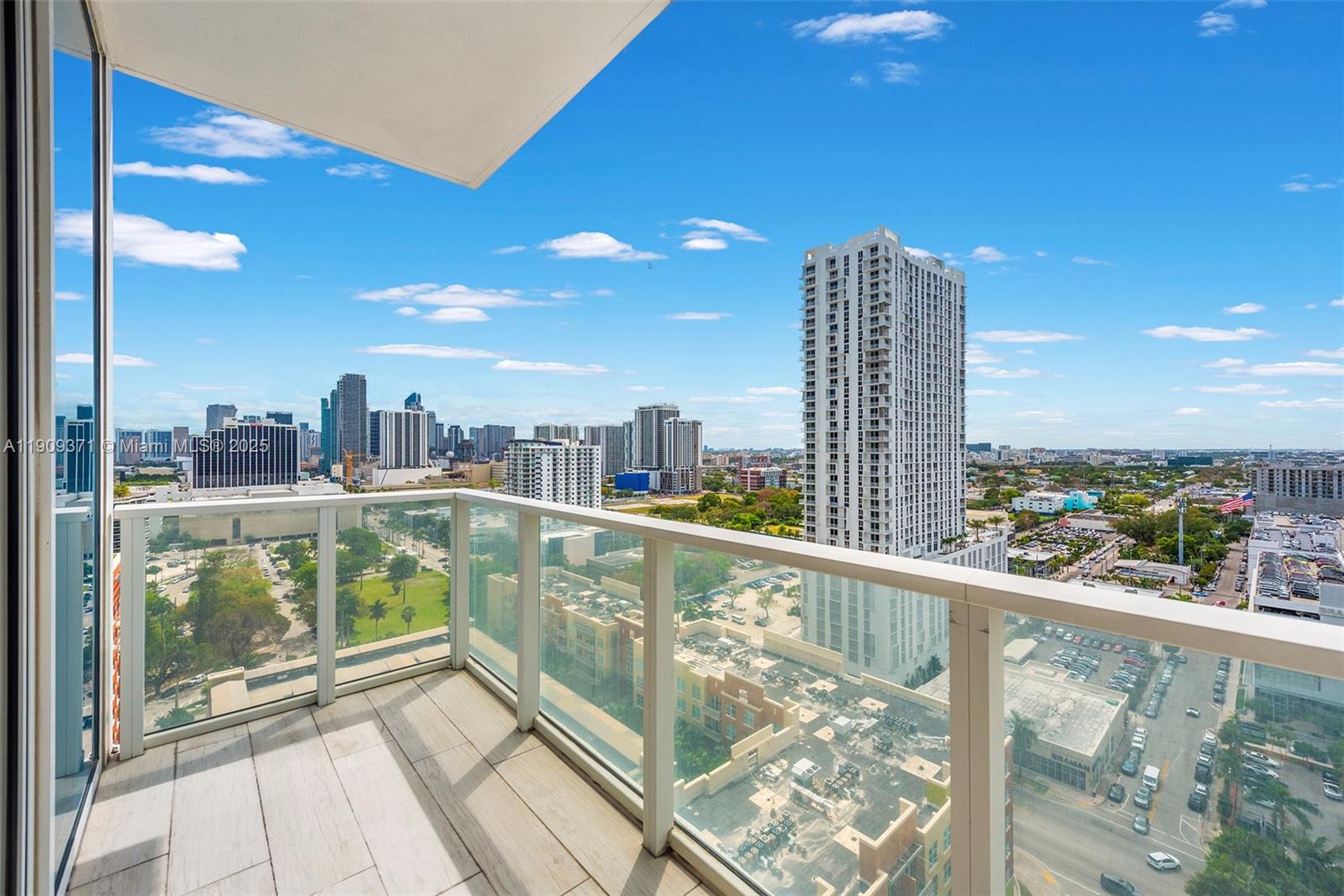 image Paramount Bay26