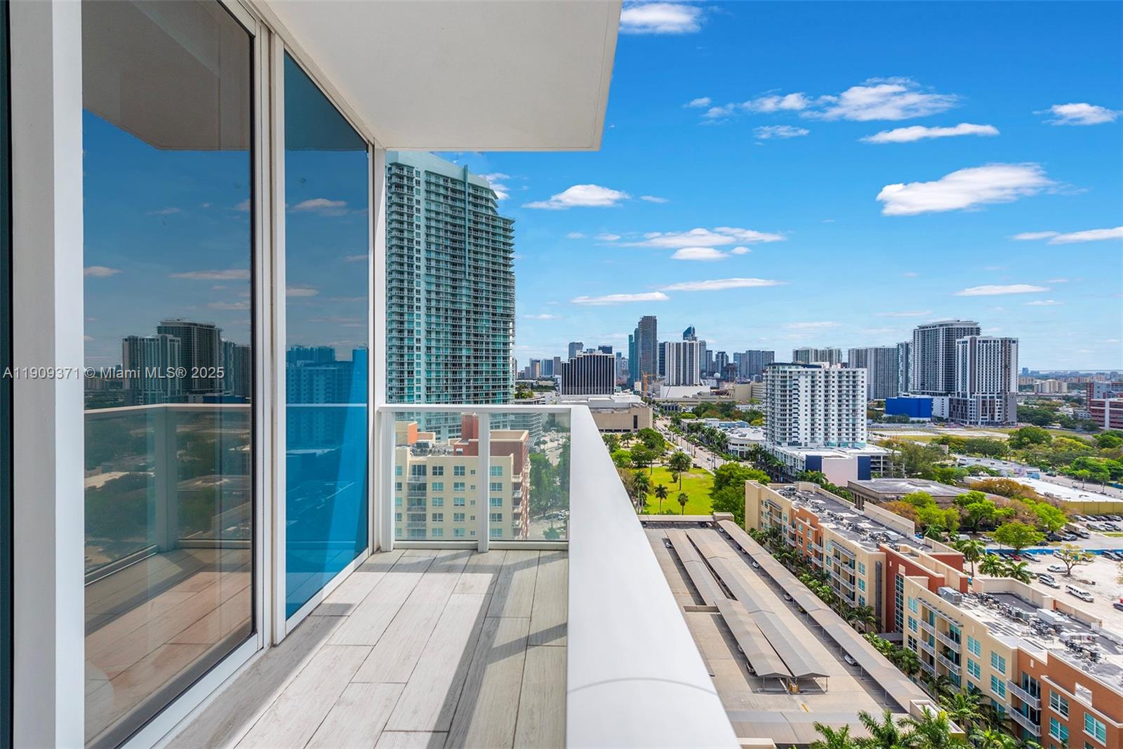 image Paramount Bay27