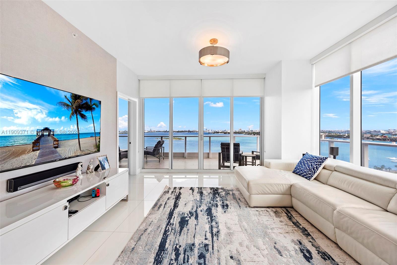 image Paramount Bay2