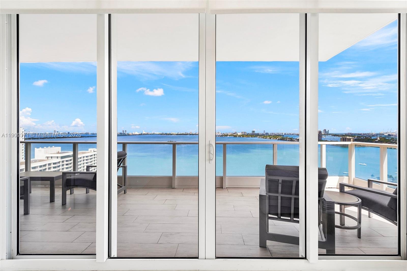 image Paramount Bay3