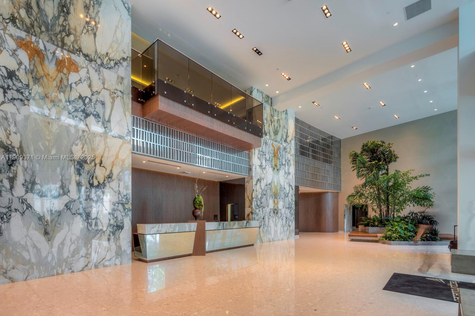 image Paramount Bay41