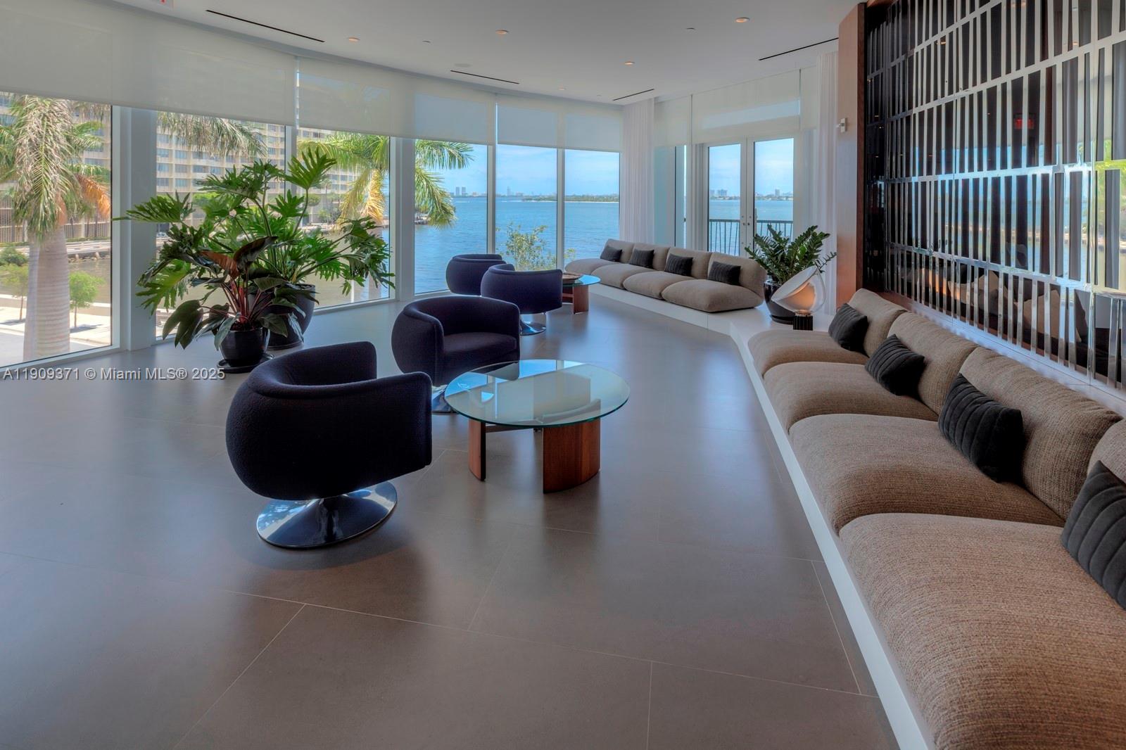 image Paramount Bay42