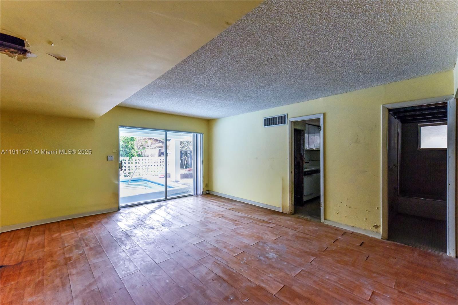 1220 71st St #16 Miami Beach, FL 33141