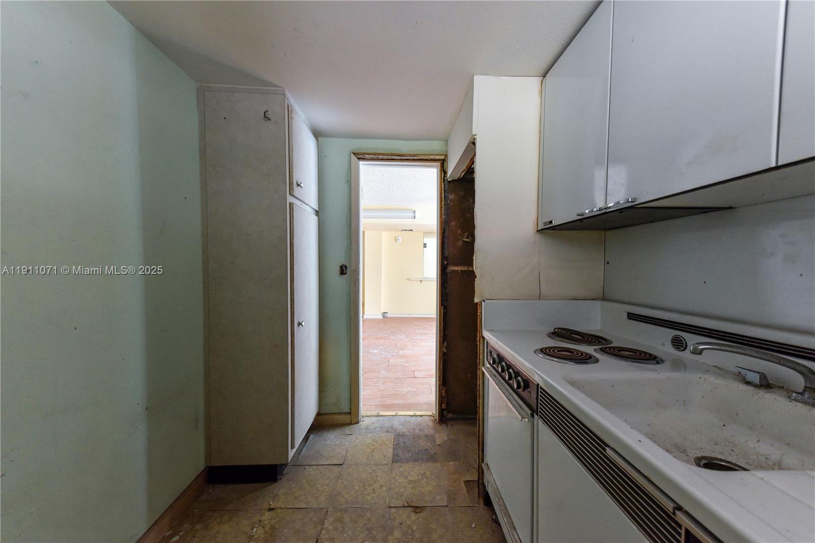 1220 71st St #16 Miami Beach, FL 33141