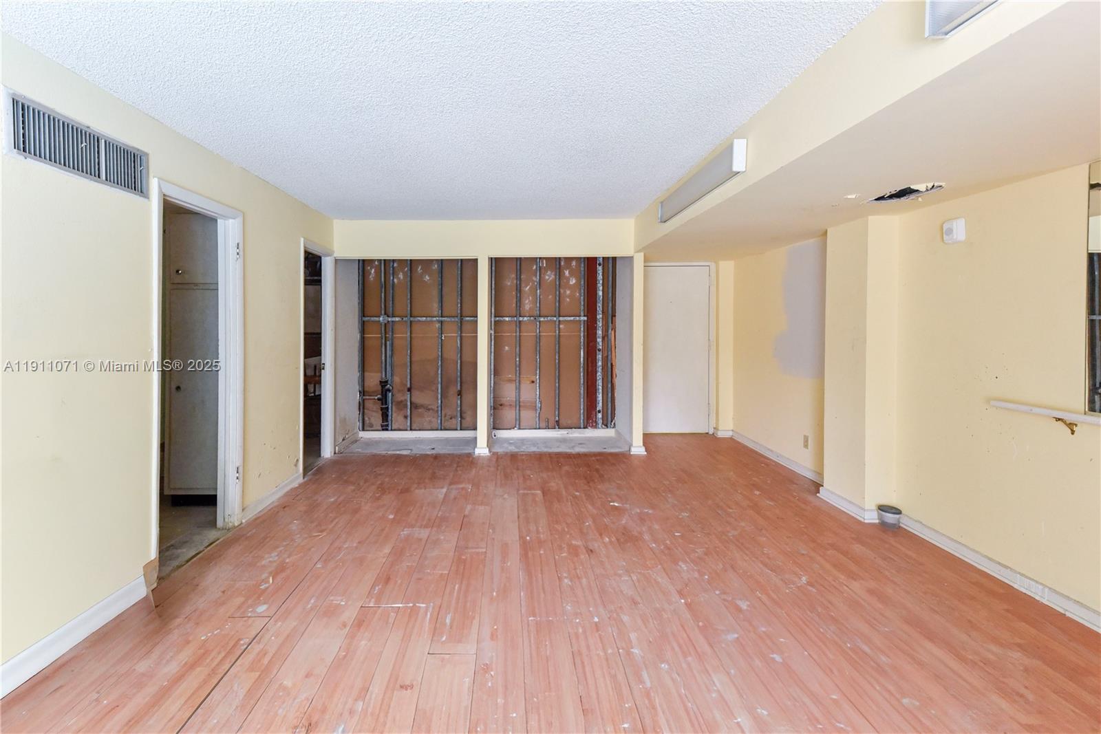 1220 71st St #16 Miami Beach, FL 33141