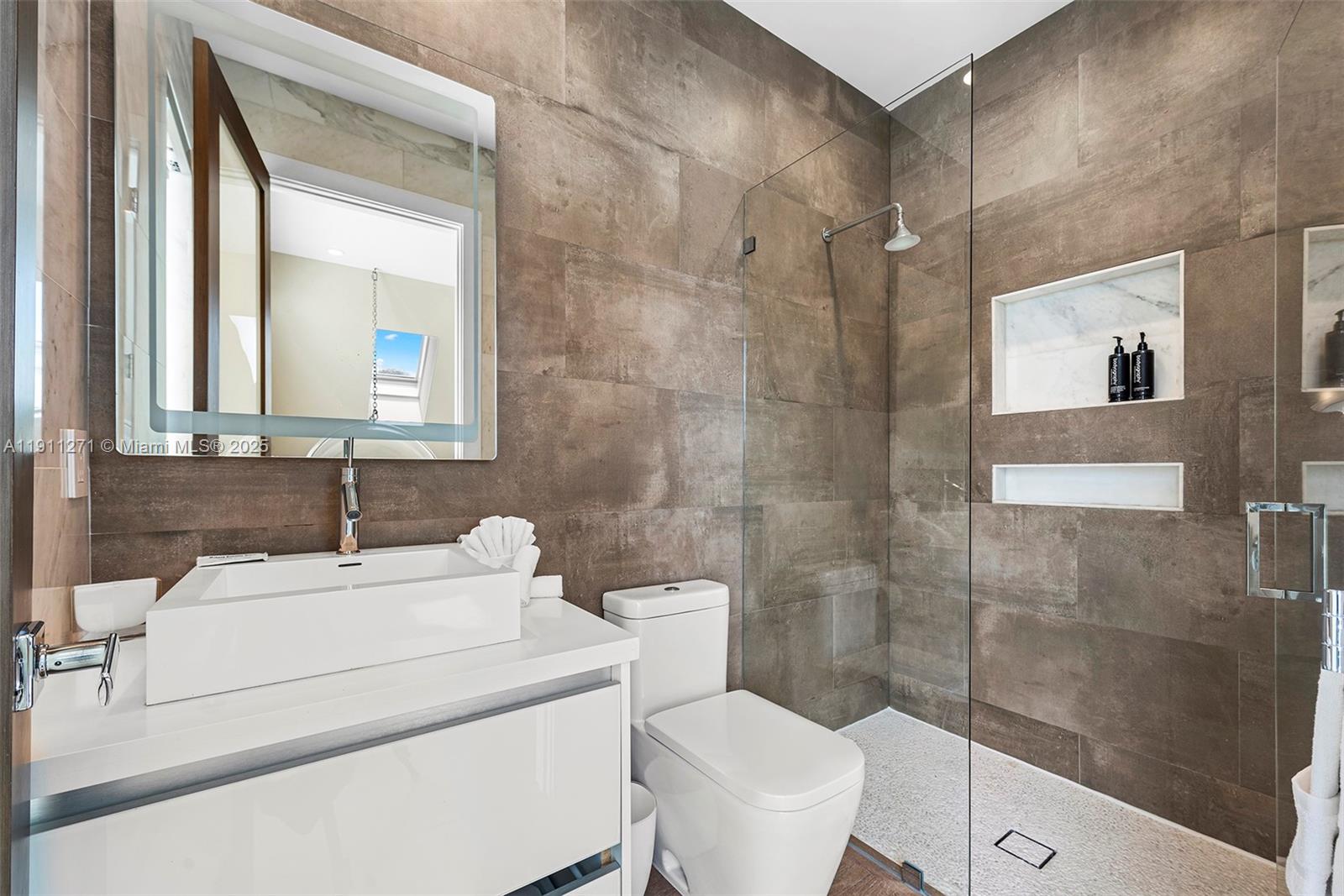 1319 Seminole Dr Fort Lauderdale, FL 33304