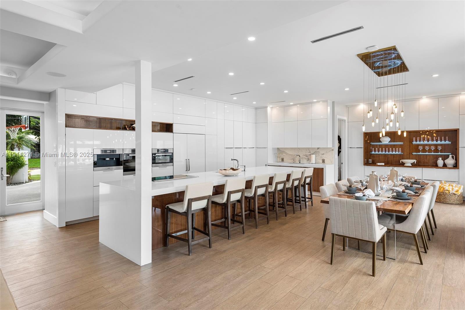 1319 Seminole Dr Fort Lauderdale, FL 33304