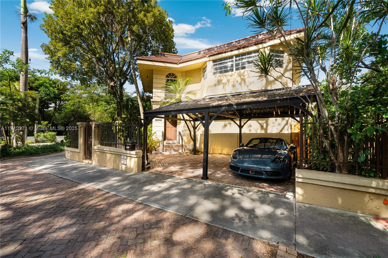 2997 Day Ave Miami, FL 33133