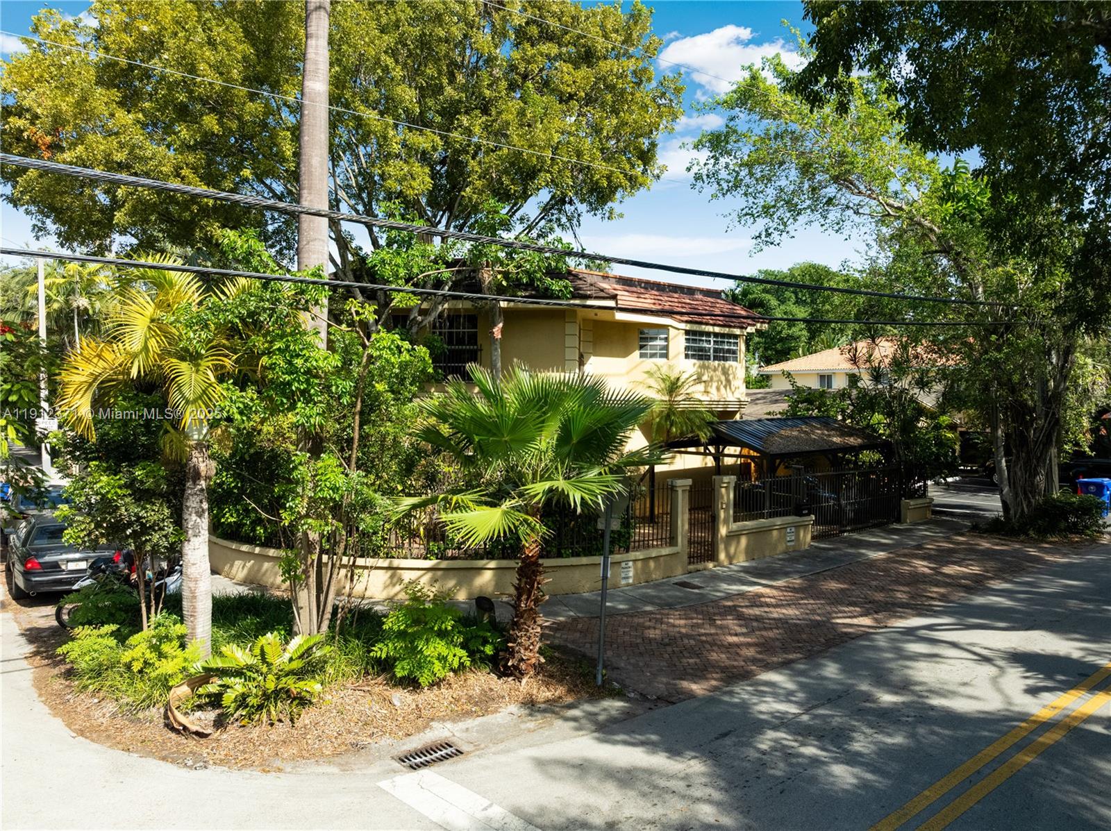 2997 Day Ave Miami, FL 33133