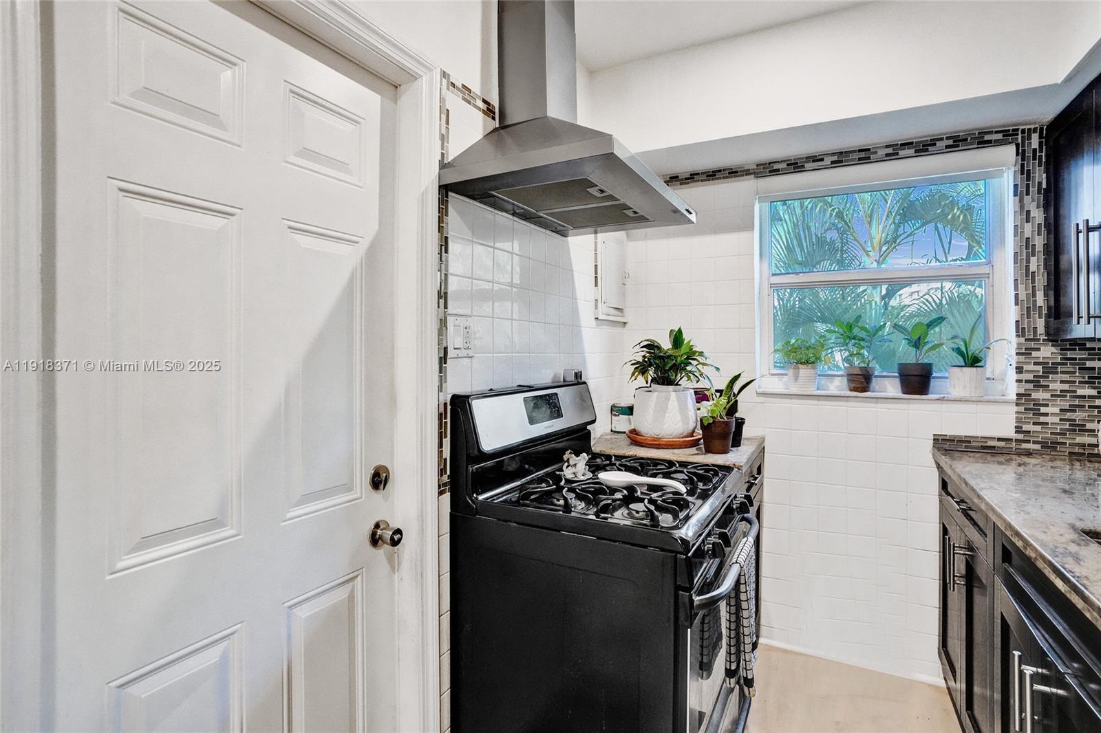 10076 E Bay Hbr Dr #76D Bay Harbor Islands, FL 33154