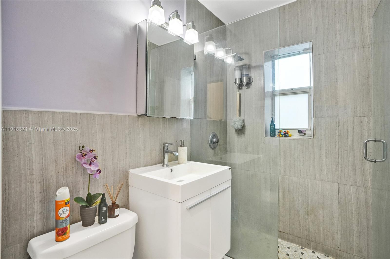 10076 E Bay Hbr Dr #76D Bay Harbor Islands, FL 33154