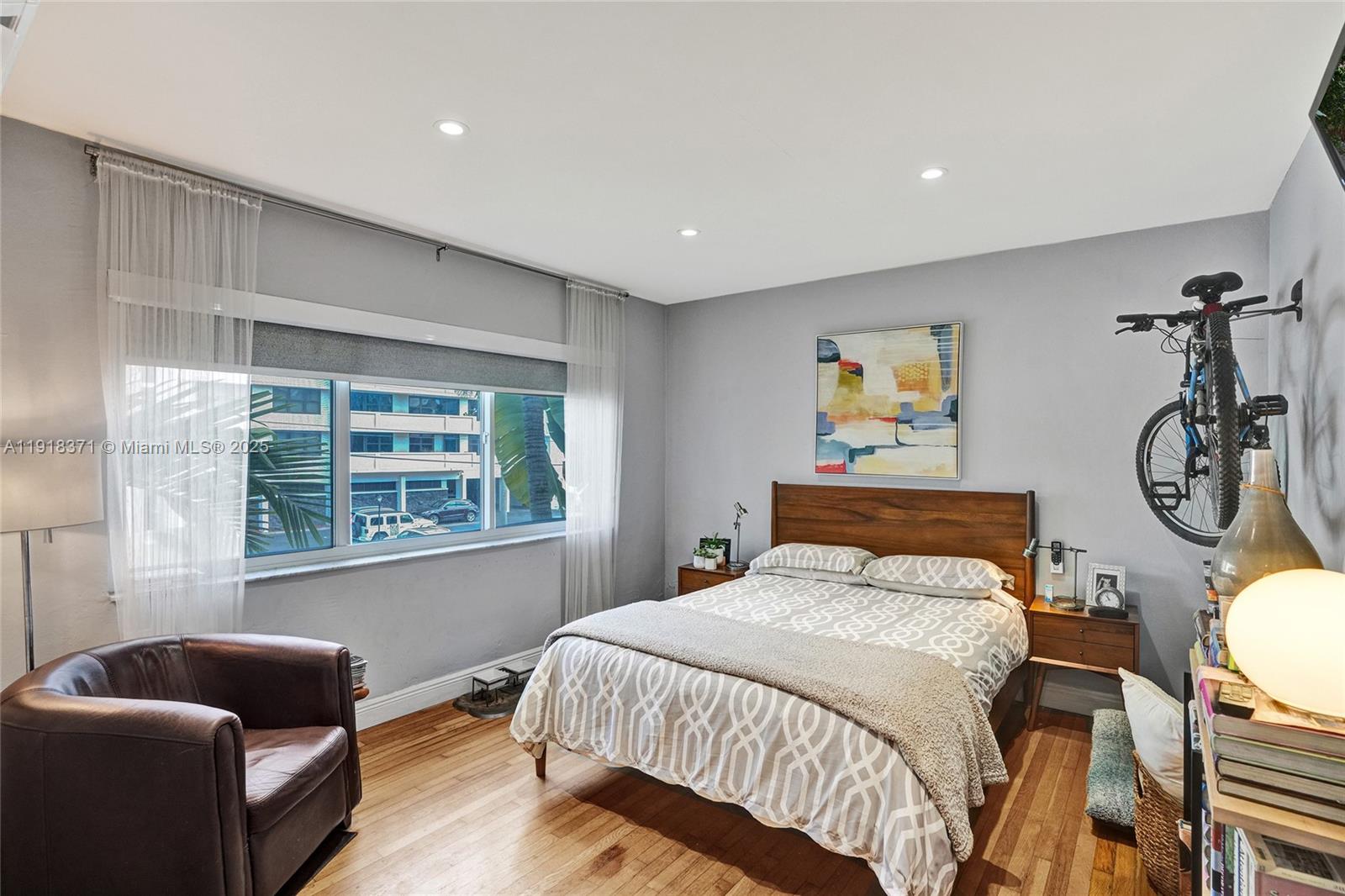 10076 E Bay Hbr Dr #76D Bay Harbor Islands, FL 33154