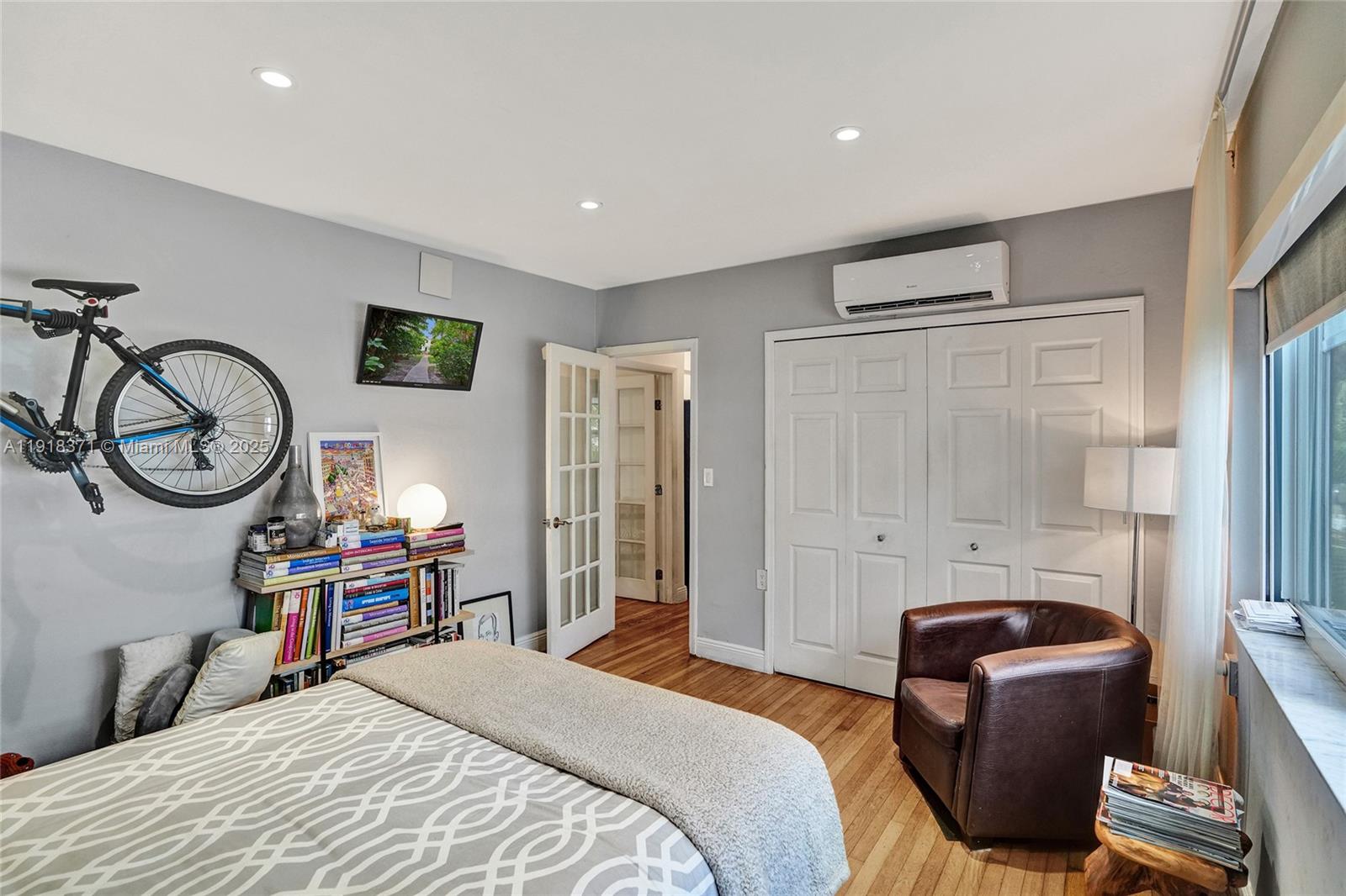 10076 E Bay Hbr Dr #76D Bay Harbor Islands, FL 33154