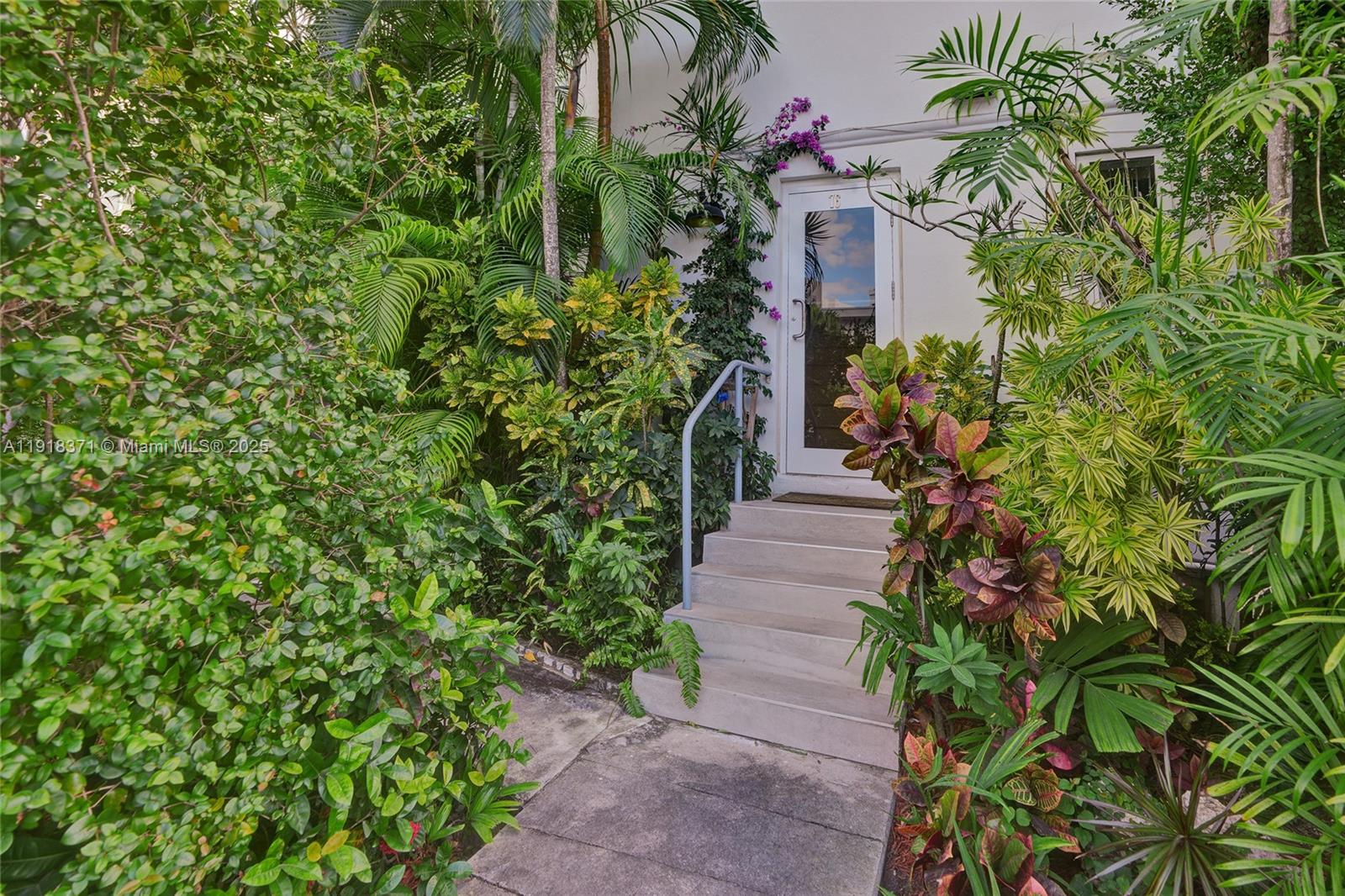 10076 E Bay Hbr Dr #76D Bay Harbor Islands, FL 33154