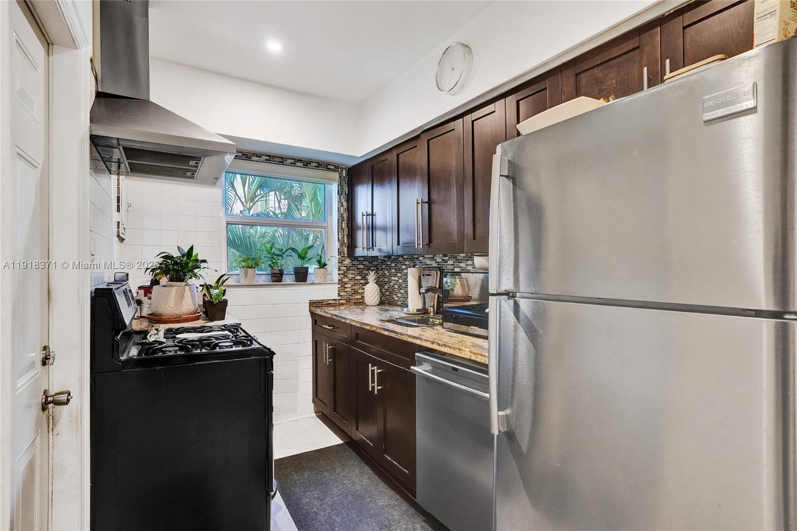 10076 E Bay Hbr Dr #76D Bay Harbor Islands, FL 33154