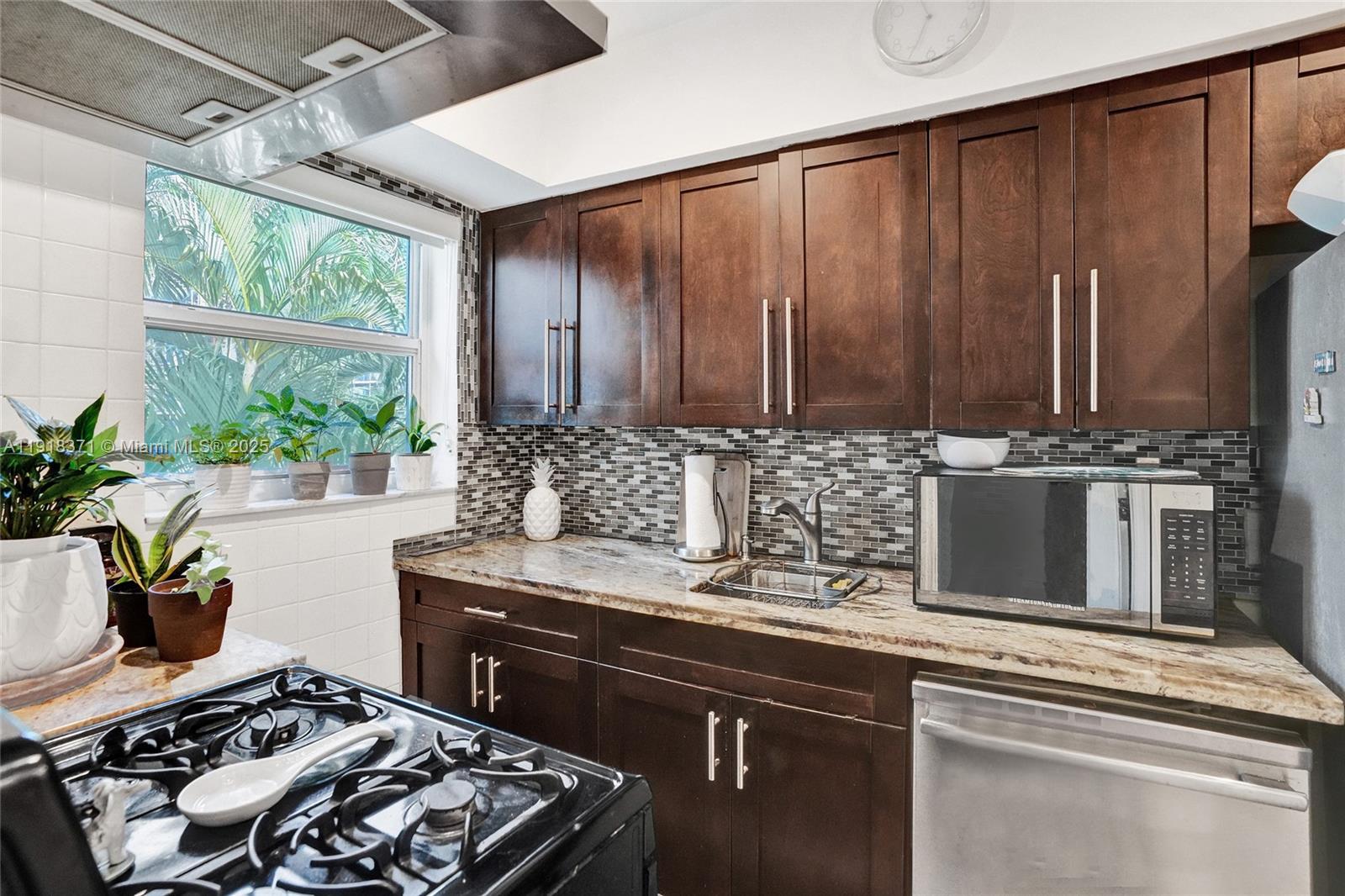 10076 E Bay Hbr Dr #76D Bay Harbor Islands, FL 33154