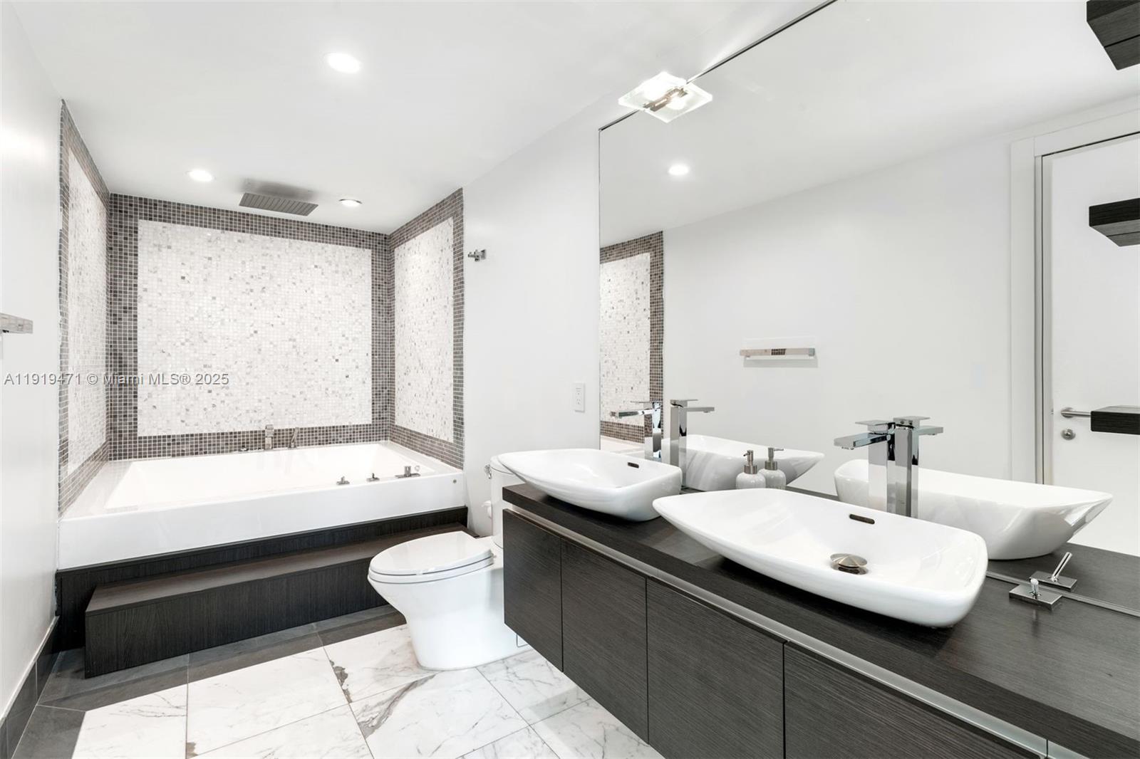 200 Biscayne Blvd Way #303 Miami, FL 33131