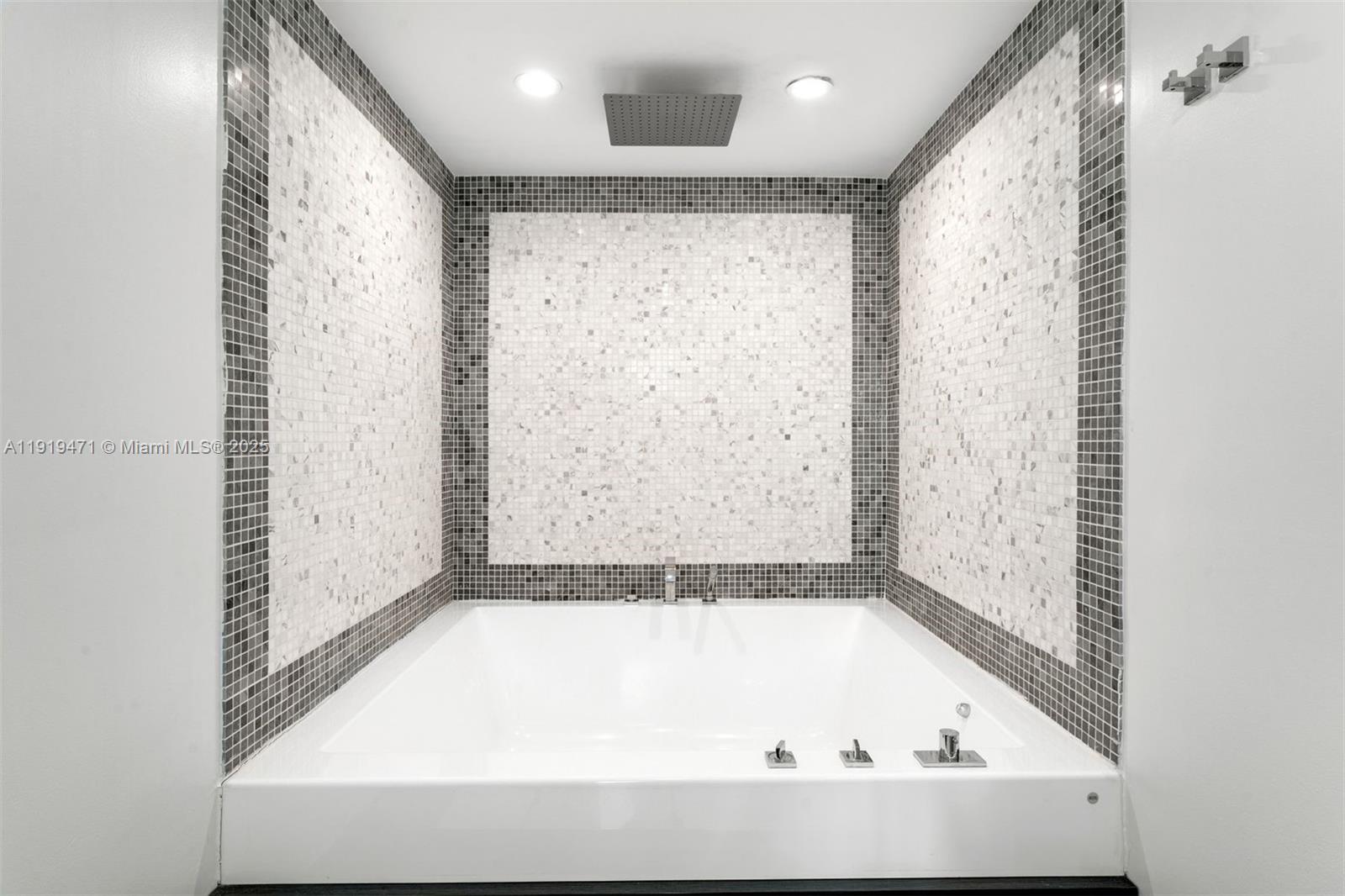 200 Biscayne Blvd Way #303 Miami, FL 33131