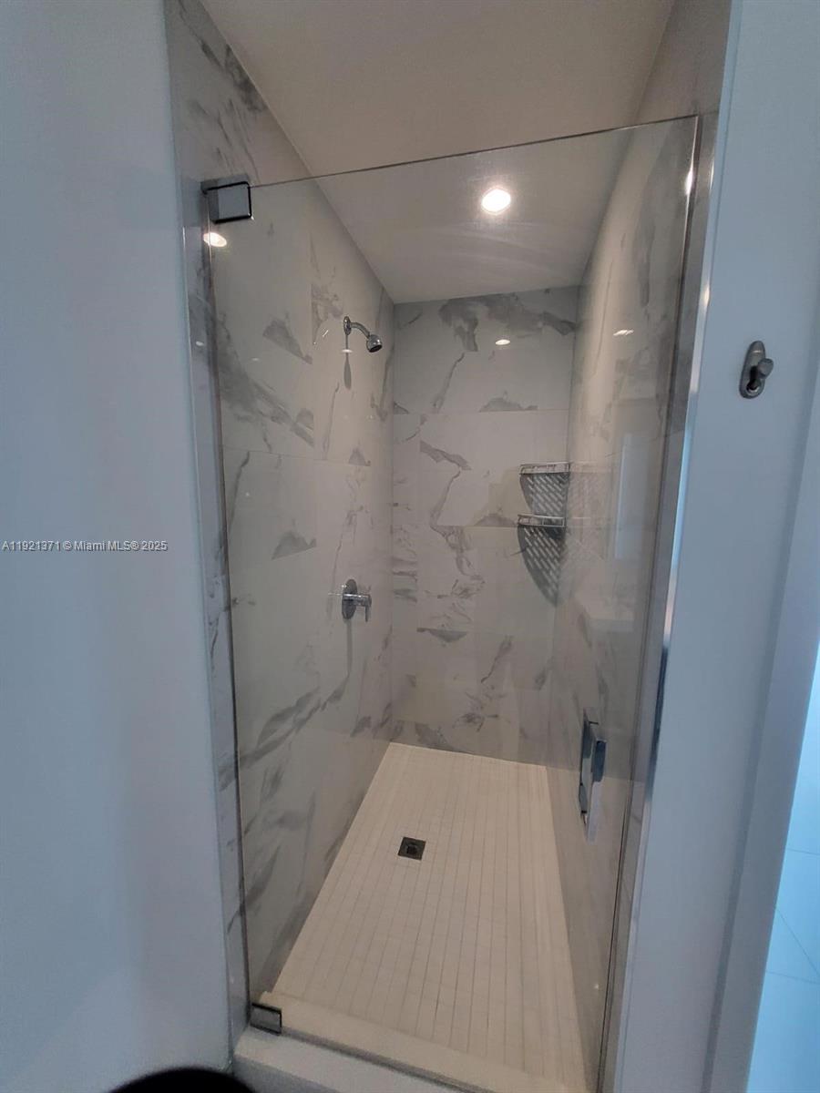 851 NE 1st Ave #2008 Miami, FL 33132