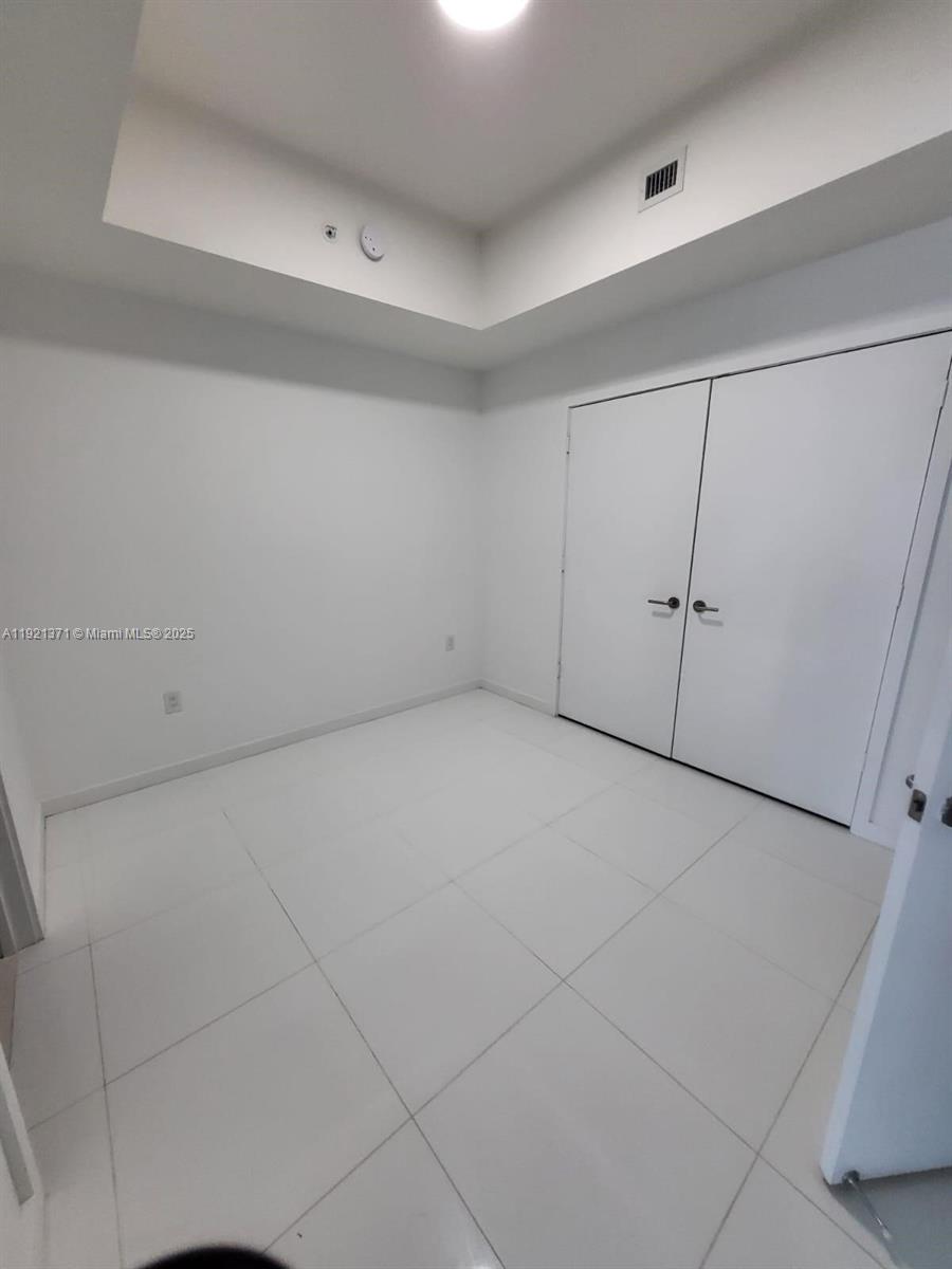 851 NE 1st Ave #2008 Miami, FL 33132