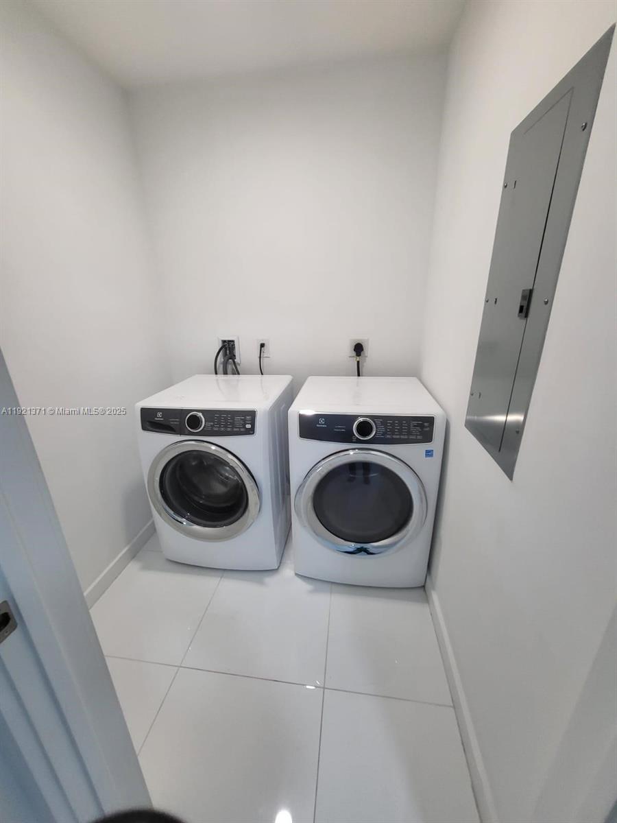 851 NE 1st Ave #2008 Miami, FL 33132