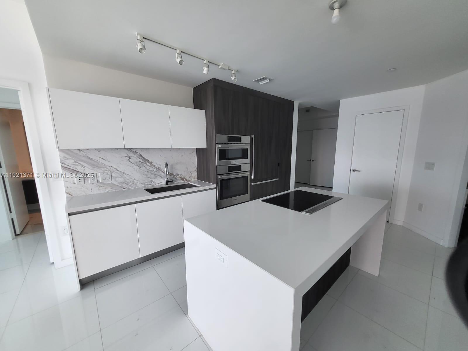 851 NE 1st Ave #2008 Miami, FL 33132