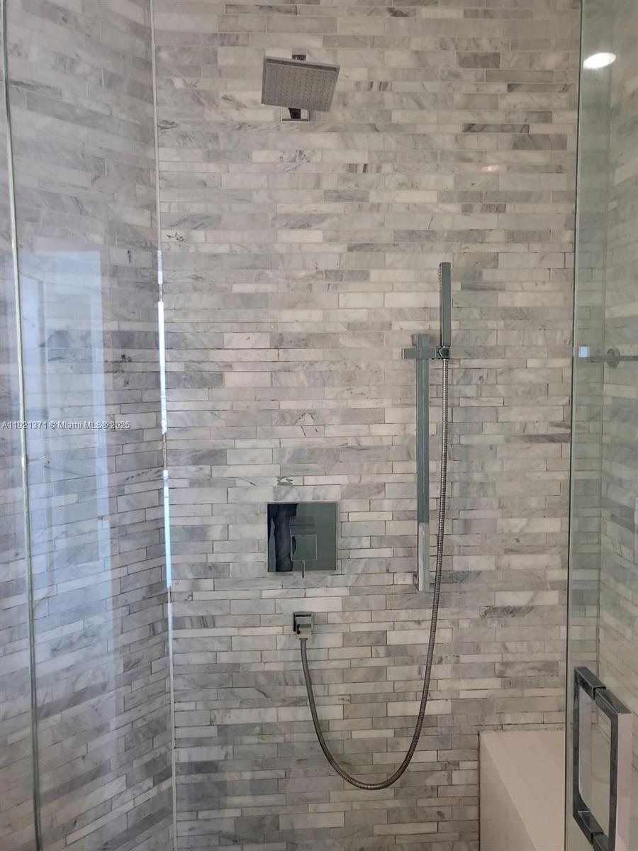 851 NE 1st Ave #2008 Miami, FL 33132