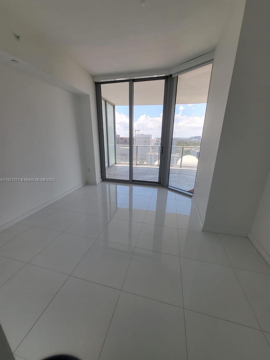 851 NE 1st Ave #2008 Miami, FL 33132