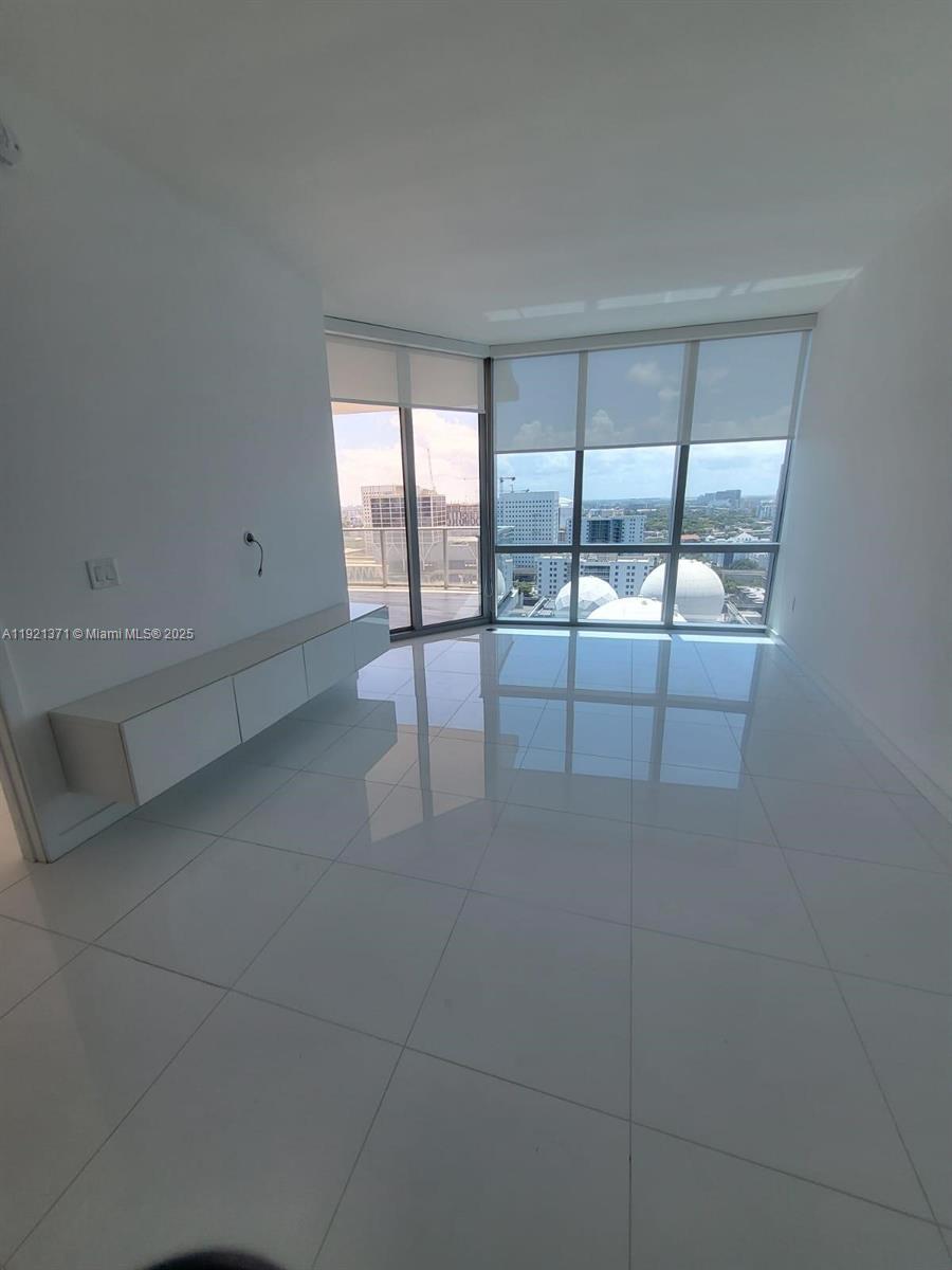 851 NE 1st Ave #2008 Miami, FL 33132