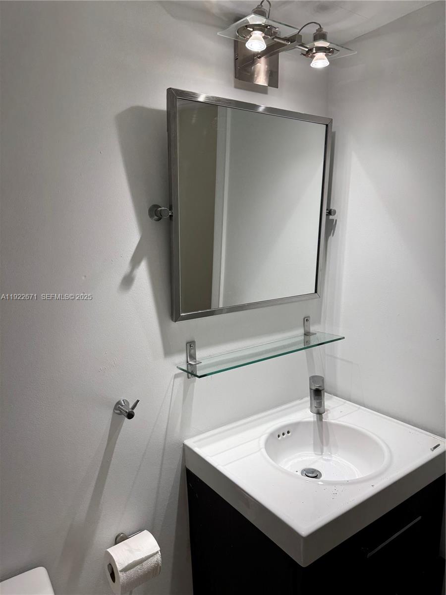 9500 W Bay Hbr Dr #7H Bay Harbor Islands, FL 33154