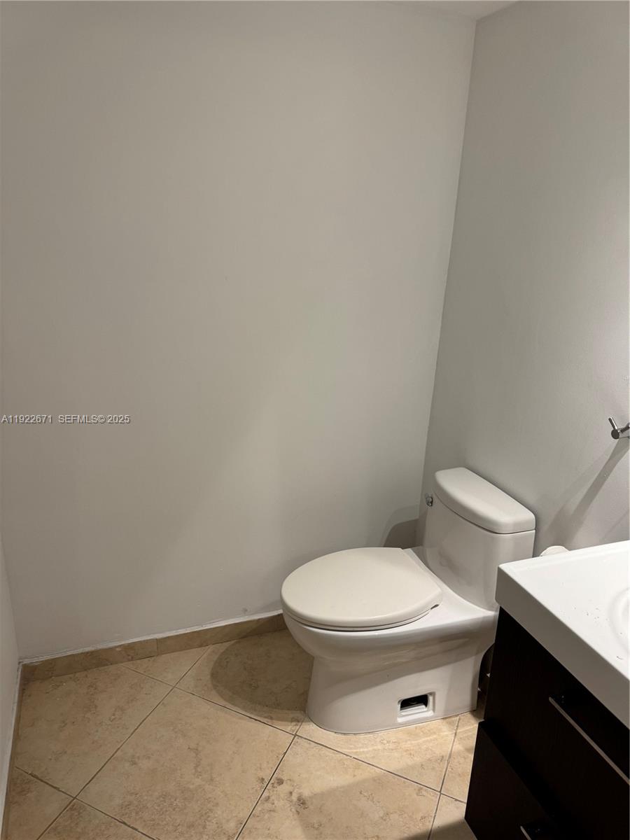 9500 W Bay Hbr Dr #7H Bay Harbor Islands, FL 33154