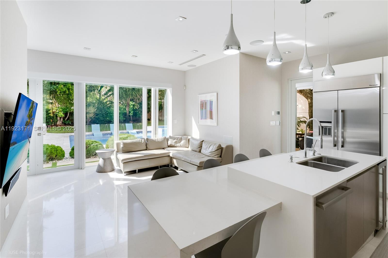 137 W Shore Dr W Miami, FL 33133