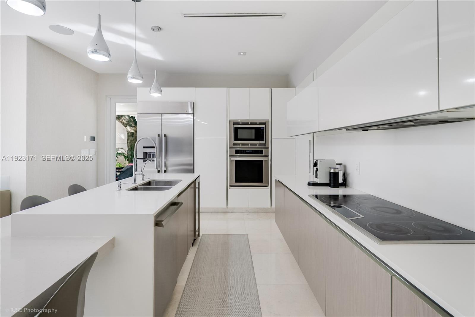 137 W Shore Dr W Miami, FL 33133