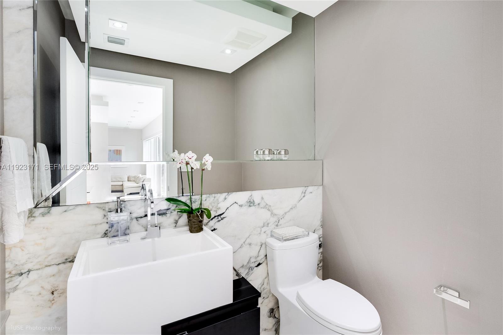 137 W Shore Dr W Miami, FL 33133