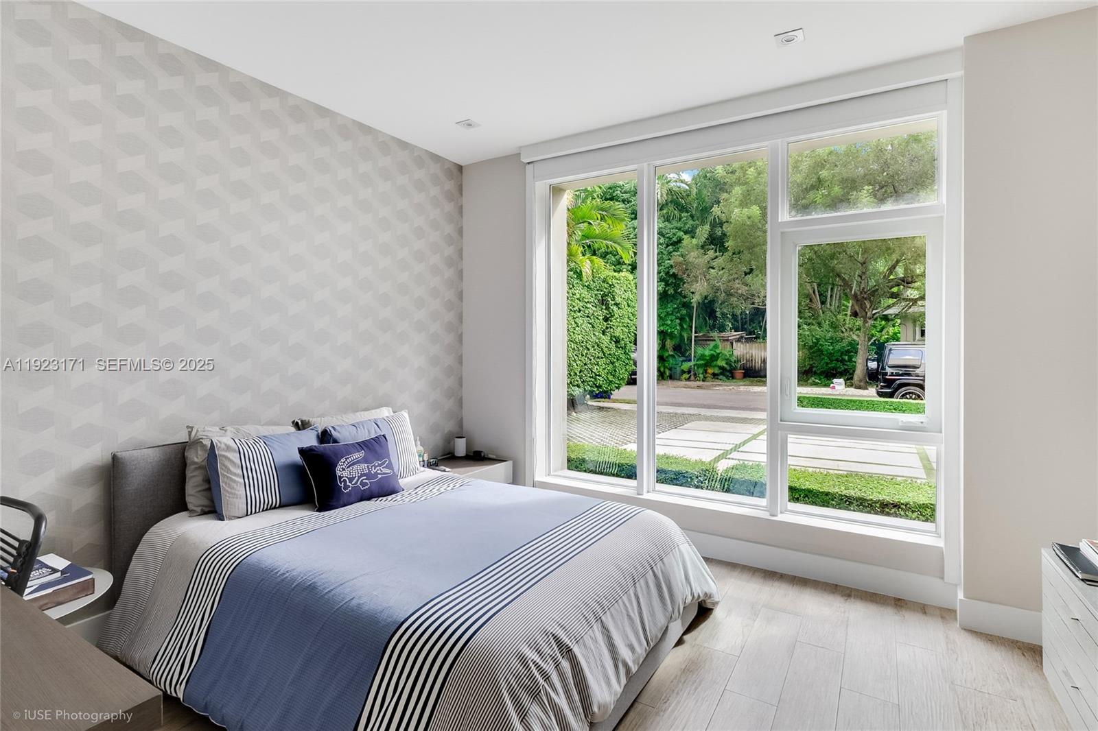 137 W Shore Dr W Miami, FL 33133