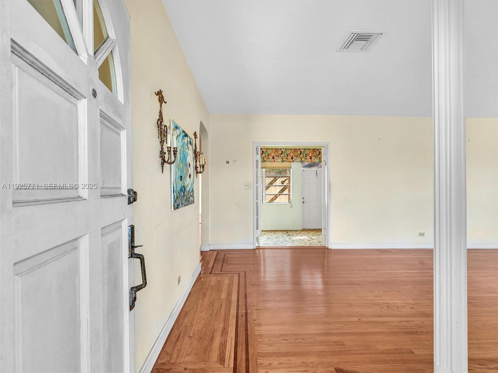 2443 N Meridian Ave Miami Beach, FL 33140