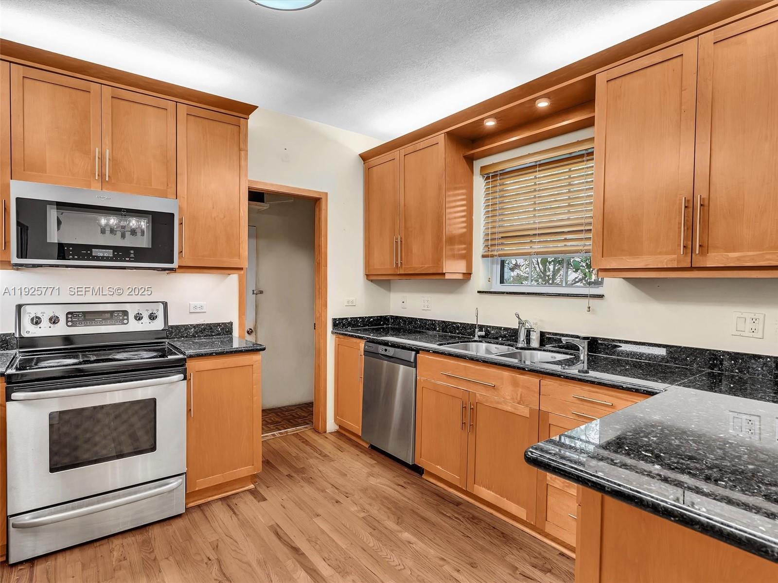 2443 N Meridian Ave Miami Beach, FL 33140