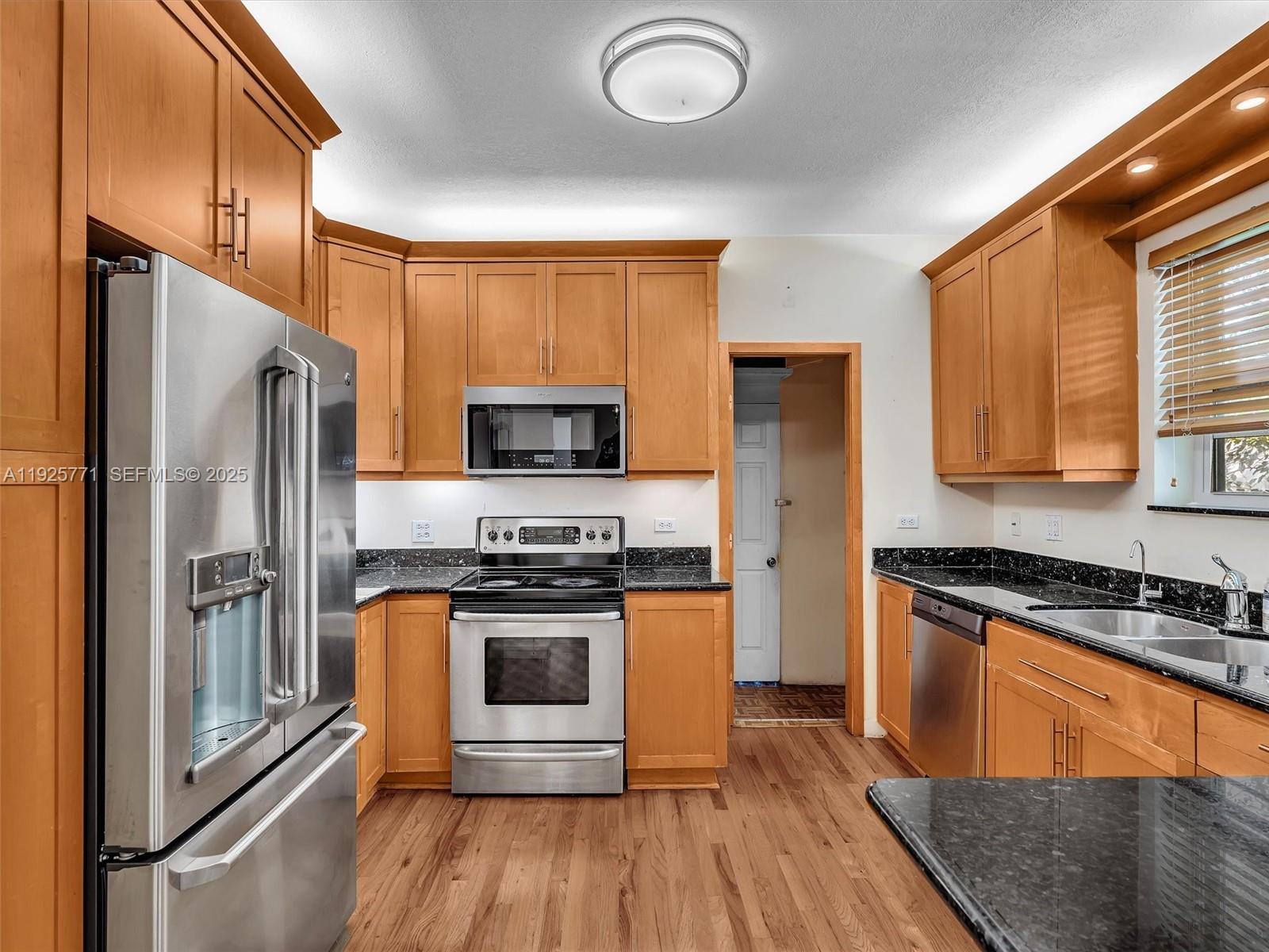 2443 N Meridian Ave Miami Beach, FL 33140