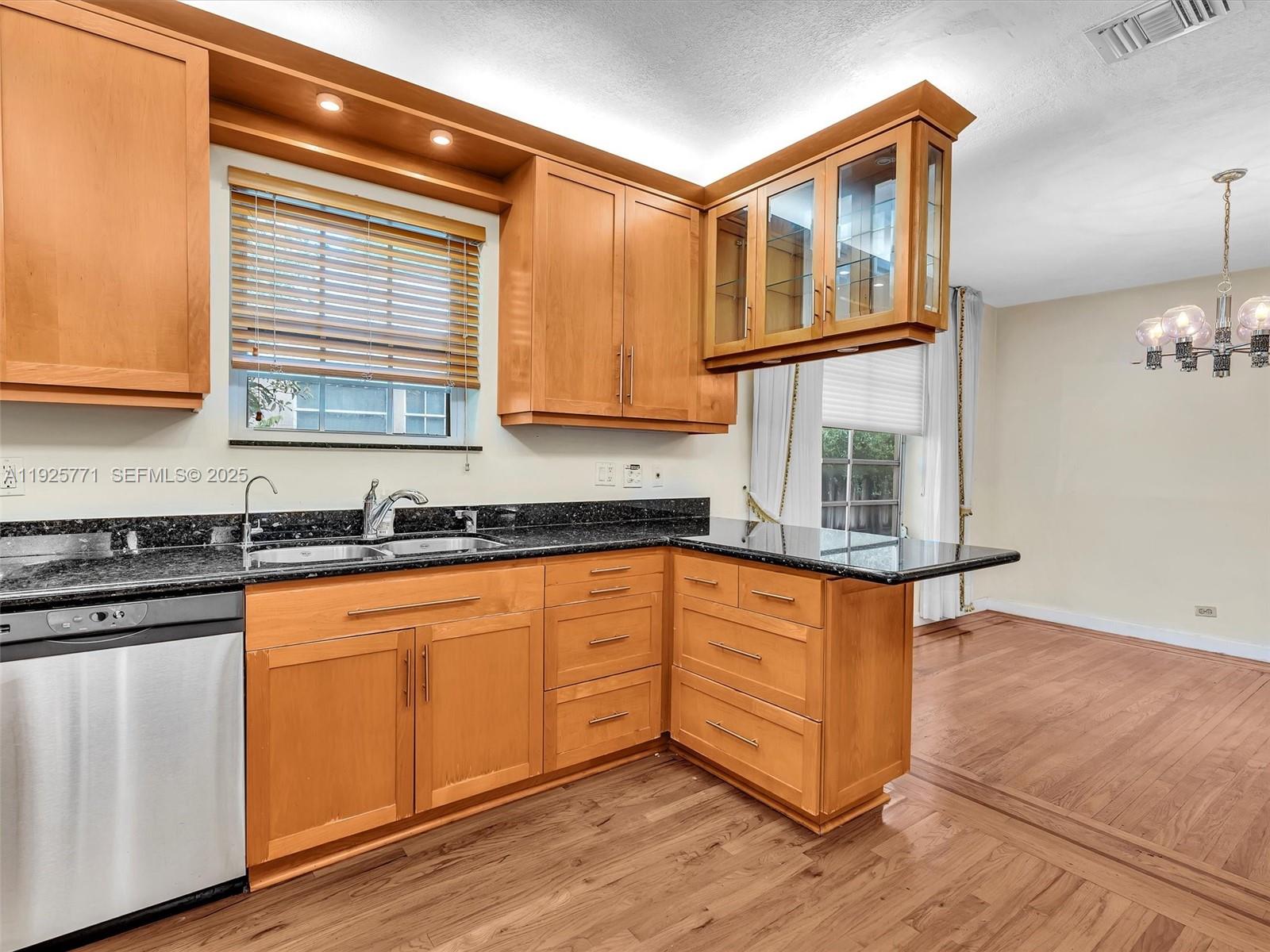 2443 N Meridian Ave Miami Beach, FL 33140