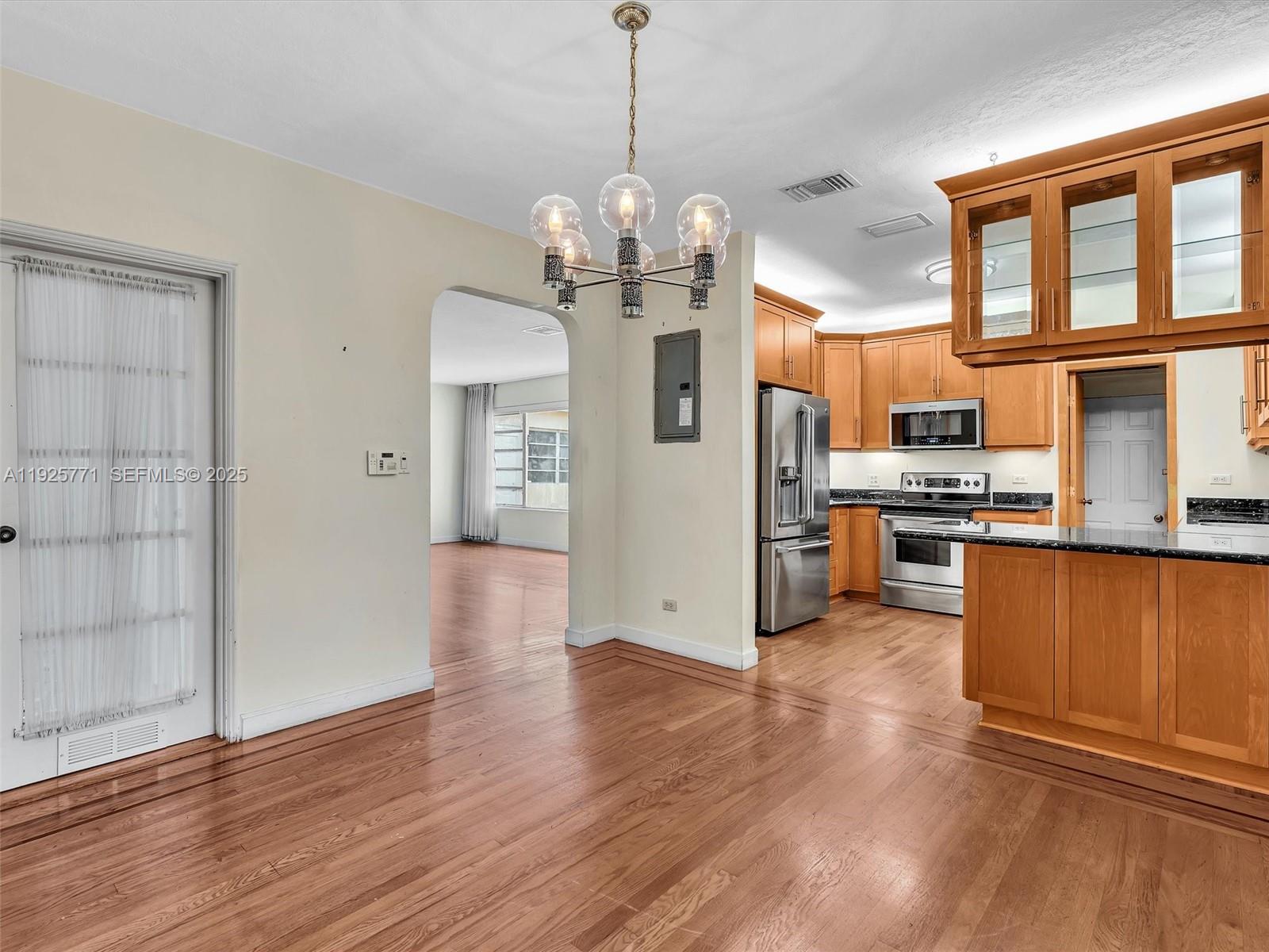 2443 N Meridian Ave Miami Beach, FL 33140