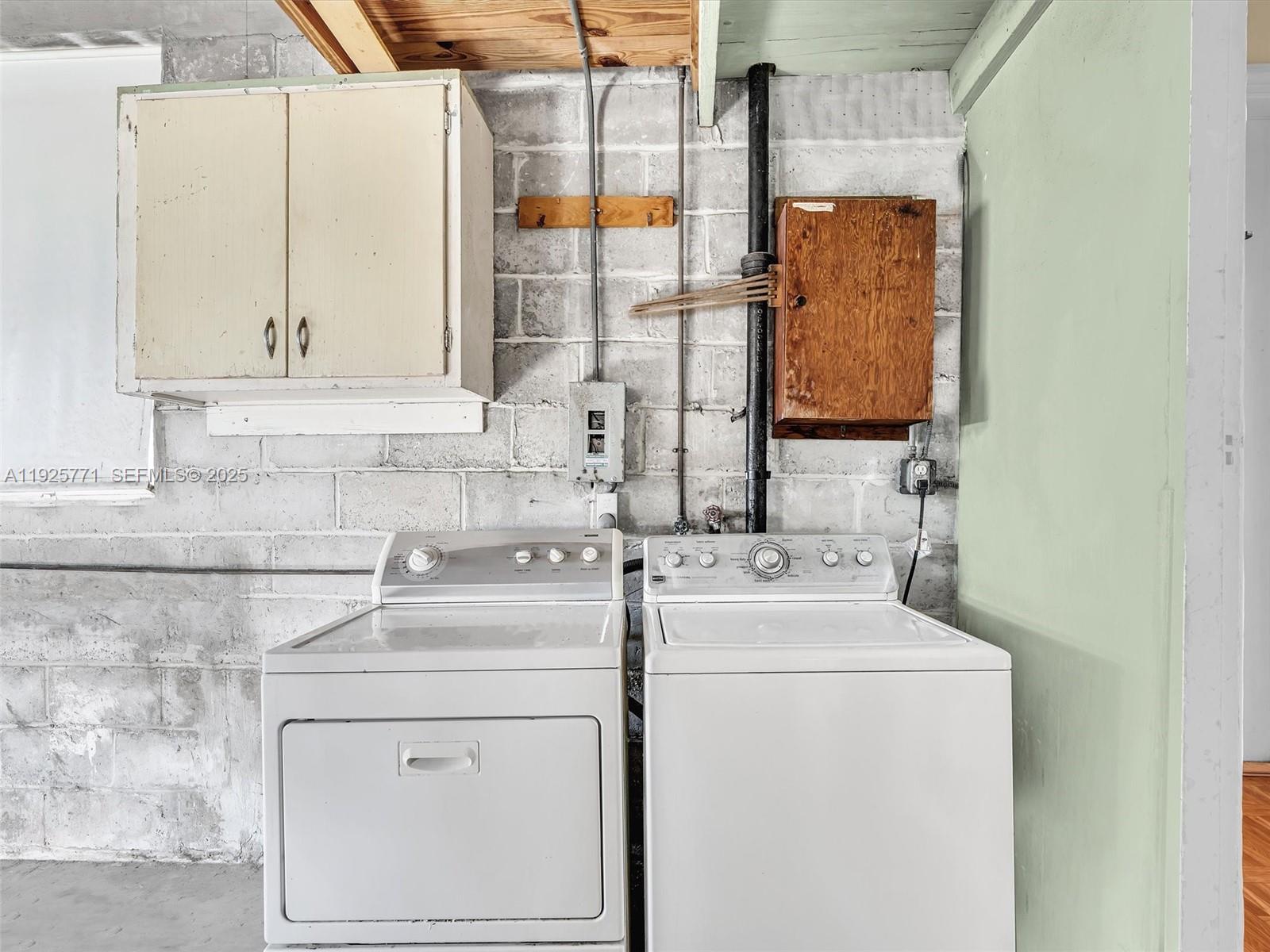 2443 N Meridian Ave Miami Beach, FL 33140