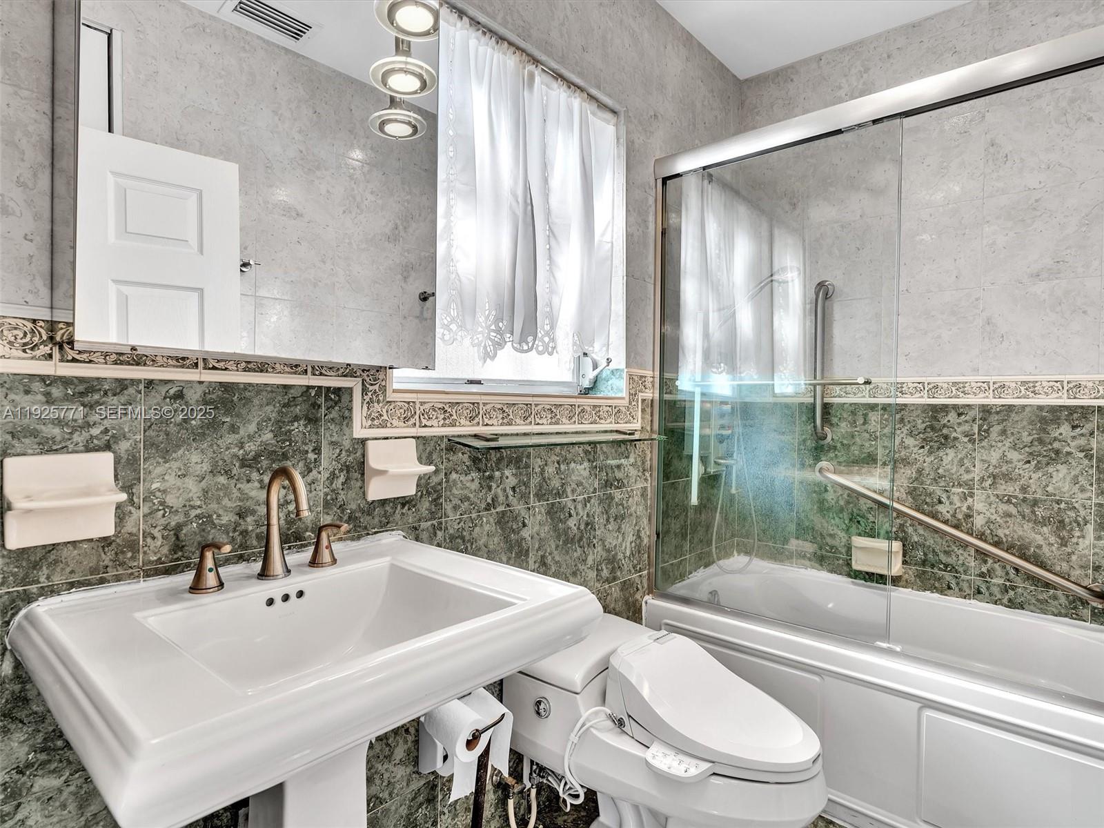 2443 N Meridian Ave Miami Beach, FL 33140