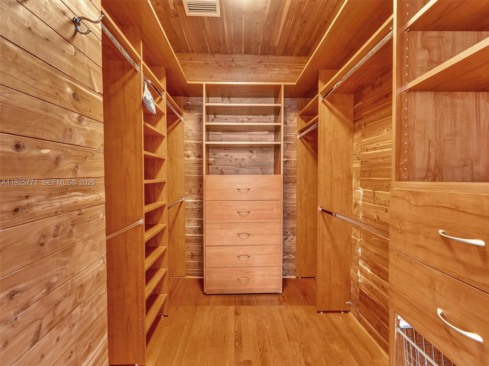 2443 N Meridian Ave Miami Beach, FL 33140